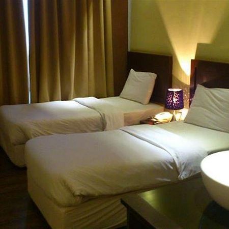 Zotel Business & Leisure Hotel กูชิง ภายนอก รูปภาพ