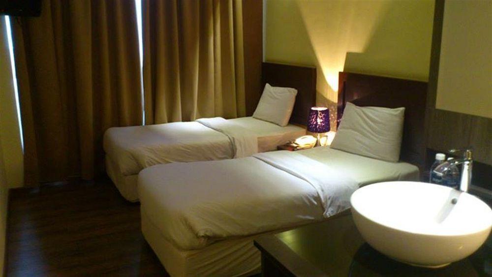 Zotel Business & Leisure Hotel กูชิง ภายนอก รูปภาพ
