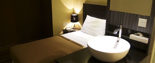 Zotel Business & Leisure Hotel กูชิง ภายนอก รูปภาพ