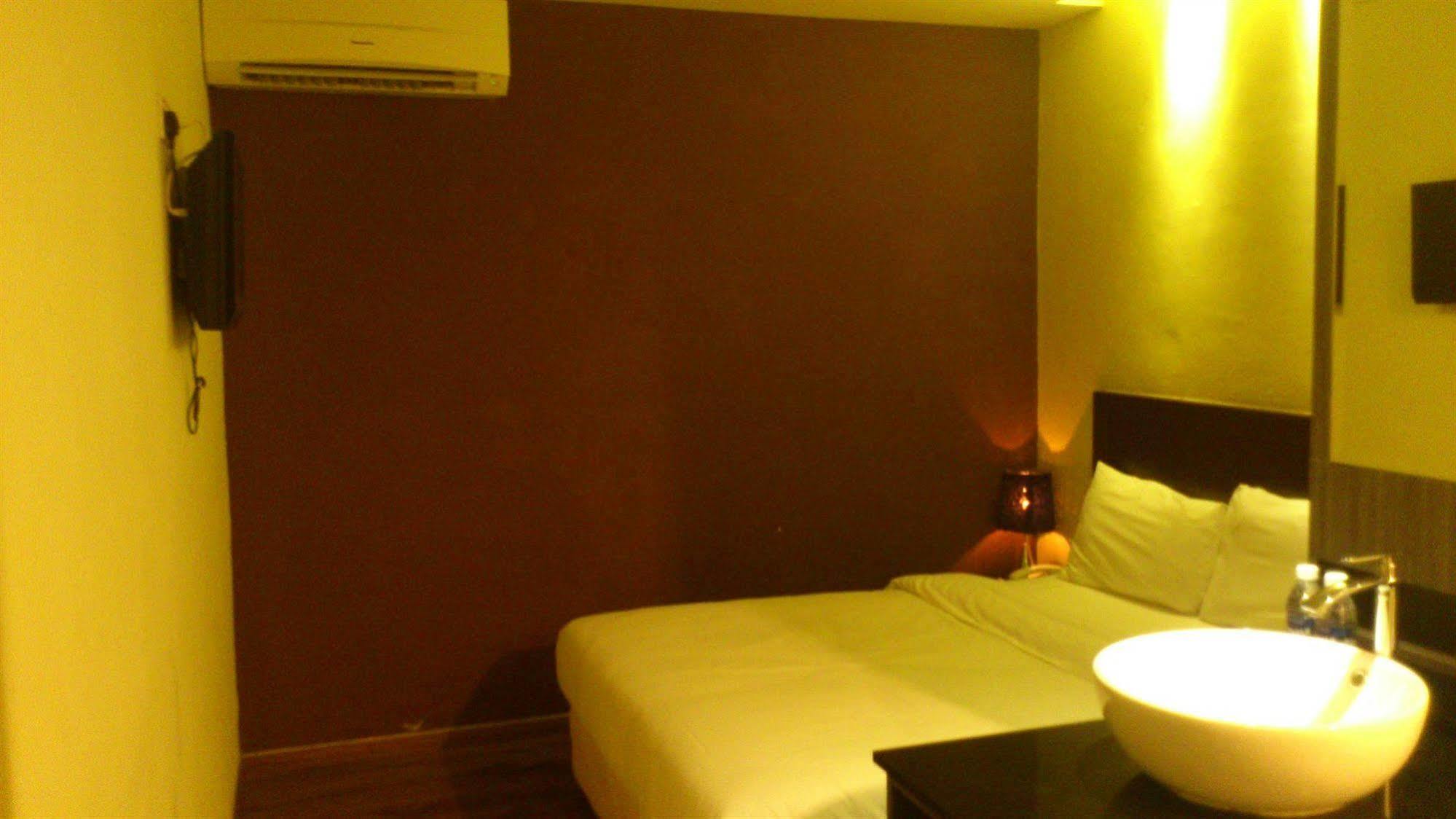 Zotel Business & Leisure Hotel กูชิง ภายนอก รูปภาพ